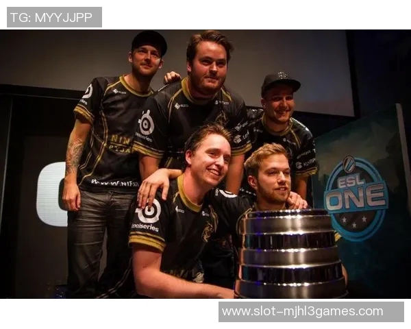 FPX在S15LOL赛季中的运营得失与CSGO评论的深度分析